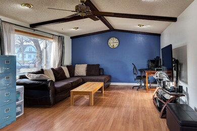 Living Room-2<|><|>