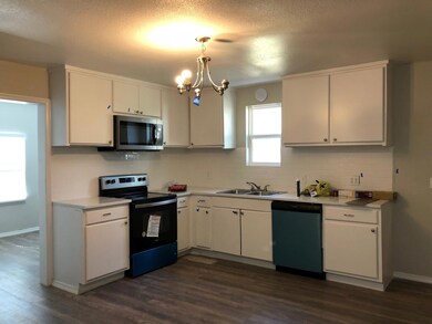 611 S Scullin Ave, Denison, TX 75020 - photo 5