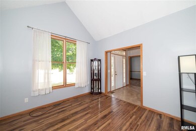 5225 Shawnee Dr, Davenport, IA 52804 - photo 6