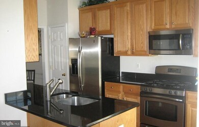 2453 Terra Cotta Cir, Herndon, VA 20171 - photo 2