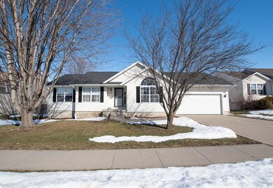 113 Whispering Wind Ln, Center Point, IA 52213 - photo 2
