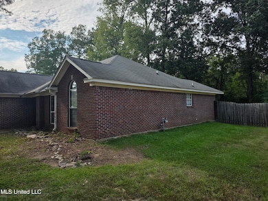 909 Eagles Nest Dr, Byram, MS 39272 - photo 2