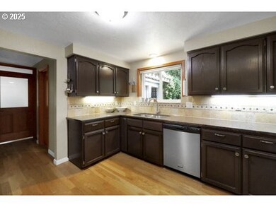 1755 Kings St N, Eugene, OR 97401 - photo 7