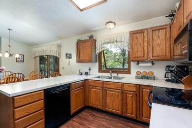 16654 James St-9
