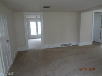 131 E Beech St, Cedar Springs, MI 49319 - photo 5