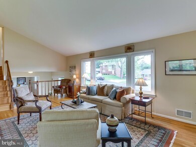 1826 Deer Dr, McLean, VA 22101 - photo 5