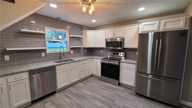 1441 Smith St, Milton, WV 25541 - photo 4