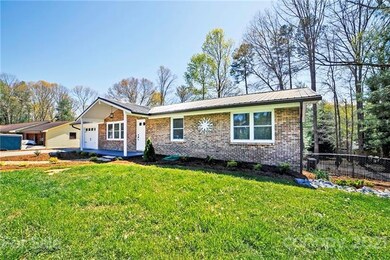 124 Atwood Dr, Hendersonville, NC 28792 - photo 4