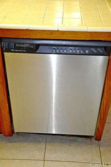 Newer stainless dishwasher.