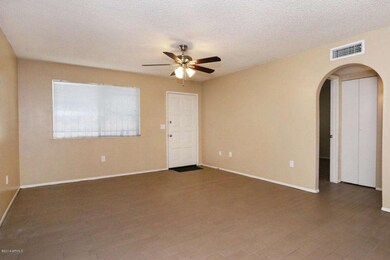 3314 W Golden Ln Phoenix AZ-large-002-En