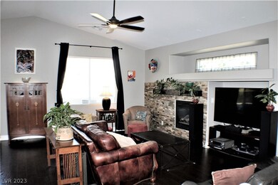 2ND LEVEL FAMILY ROOM WITH 11 FOOT VAULTED CEILING