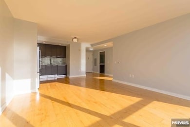 Crystal Point unit C2307, Jersey City, NJ 07302 - photo 4