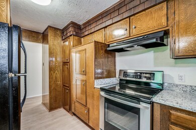 709 Brookfield Dr, Hurst, TX 76053 - photo 6