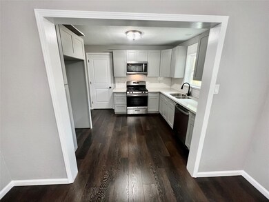 1320 Melbourne St unit A, Houston, TX 77022 - photo 4