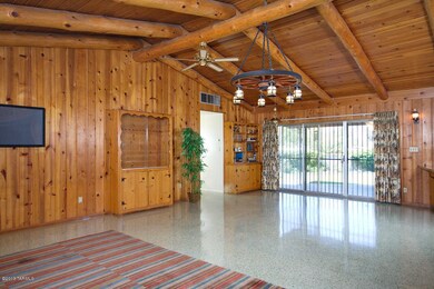 Familyroom3