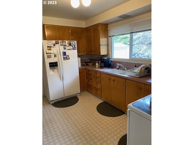 127 N Humbolt St, Canyon City, OR 97820 - photo 2