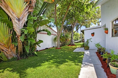 22 Baytree Cir, Boynton Beach, FL 33436 - photo 3