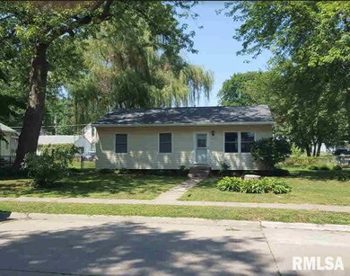1028 W 13th St, Davenport, IA 52804 - photo 2