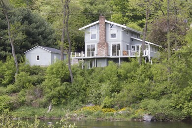 538 Hudson St, Hawley, PA 18428 - photo 2