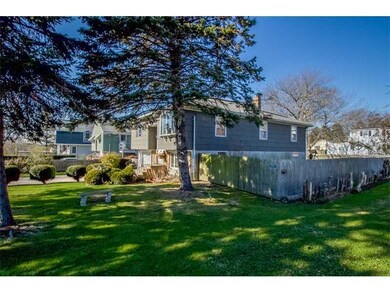 136 Newport Ave, Middletown, RI 02842 - photo 2