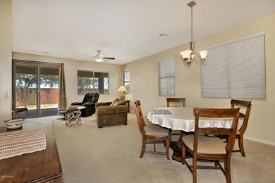 6710 W Mockingbird Way-large-005-009-Liv