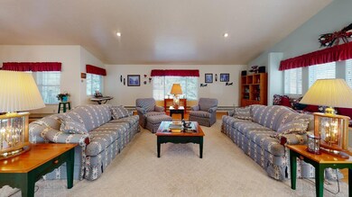 824-E-Fiddlers-Canyon-Living-Room(2)