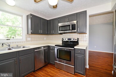 9864 Nimitz Ct, Manassas, VA 20109 - photo 7