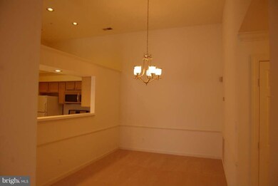 9220 Cardinal Forest Ln unit J, Lorton, VA 22079 - photo 3