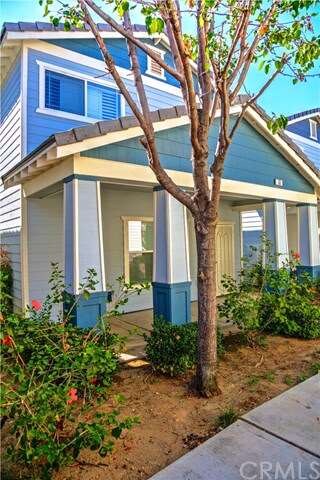 Landscaping is included in the LOW Homeowners Asso