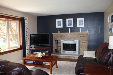 2744 Morningside Dr, Lansing, MI 48906 - photo 2