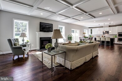 7613 Woodridge Cir, Alexandria, VA 22308 - photo 6