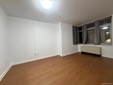 Sky View Parc unit 8M, Flushing, NY 11354 - photo 6