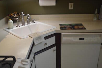 46 Players Cir, Tinton Falls, NJ 07724 - photo 3