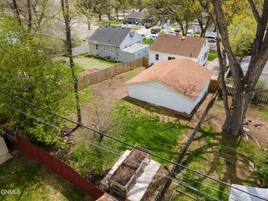 514 Ave B West 14