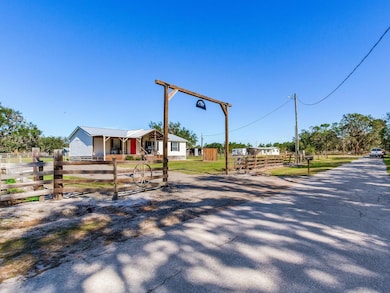 11312 Colding Rd, Wimauma, FL 33598 - photo 2