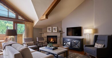 Sebastian Club Residence living fireplac