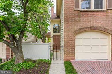 5802 Linden Square Ct, Rockville, MD 20852 - photo 2