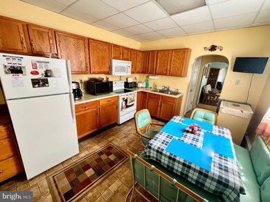 611 Pine St, Saint Clair, PA 17970 - photo 7