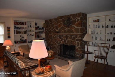 175 Heritage Cir, Crossville, TN 38571 - photo 2