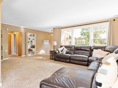 9856 Drury Ln, Westchester, IL 60154 - photo 5