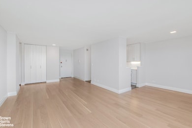 Manor Towers unit 14B, Bronx, NY 10463 - photo 2