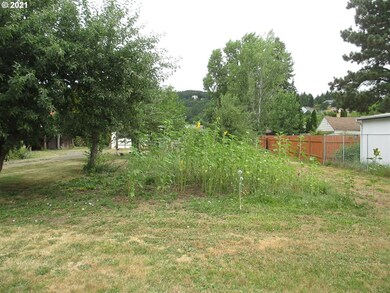 302 NE Oak St, Sheridan, OR 97378 - photo 4