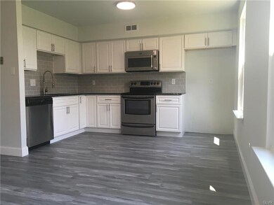 19 Eisenhower Cir, Whitehall, PA 18052 - photo 4