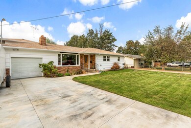 630 S 4th St, Central Point, OR 97502 - photo 2