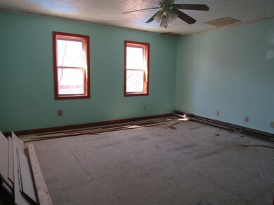 107 Mannering St, Berlin, NH 03570 - photo 3