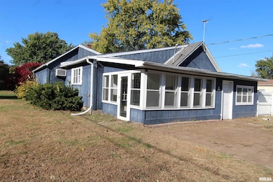 621 6th St, Camanche, IA 52730 - photo 2