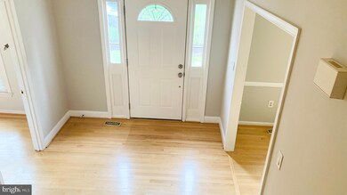 1992 Hidden Fox Way, Vienna, VA 22182 - photo 3