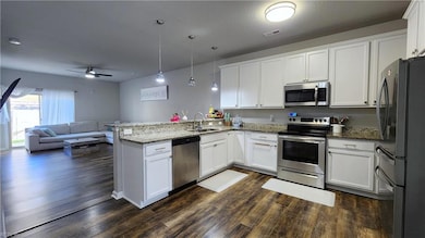 200 Seasons Cir unit 303, Suffolk, VA 23434 - photo 5