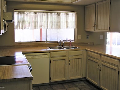 2215 S Extension Rd, Mesa, AZ 85210 - photo 4