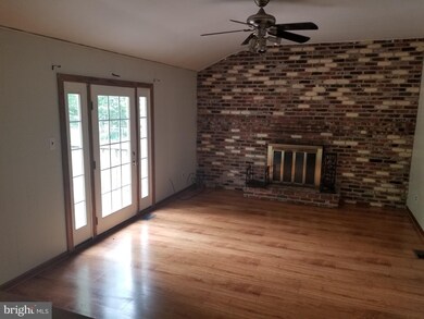 404 Jamestown Rd, Beverly, NJ 08010 - photo 5